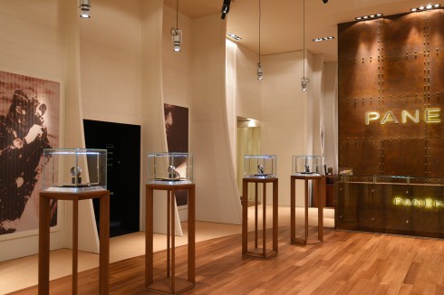 沛纳海展台