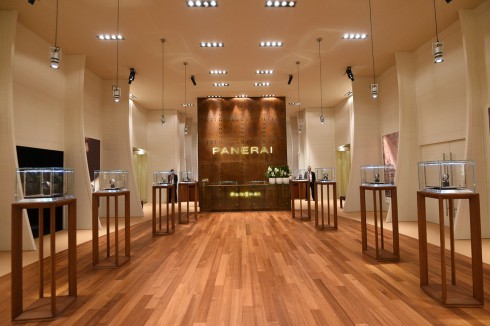 沛纳海展台