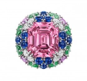 海瑞温斯顿Winston Candy高级珠宝系列粉色尖晶石配沙弗莱石、 彩色蓝宝石和钻石戒指