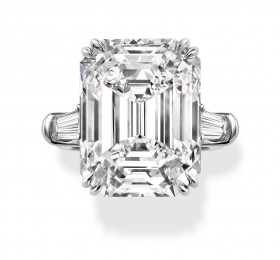 海瑞温斯顿CLASSIC WINSTON系列Classic Winston系列祖母绿型切工钻石搭配长锥形切工边钻订婚戒指