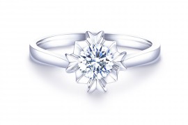 谢瑞麟雪韵晶莹系列18K白色黄金镶嵌钻石戒指