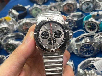 百年靈機械計時系列AB0134101G1A1