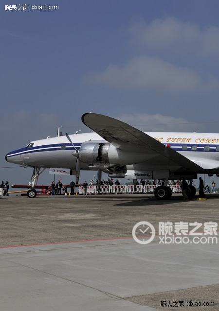 百年灵航空计时1系列AB012012/BB0(Barenia牛皮表带Super Constellation)