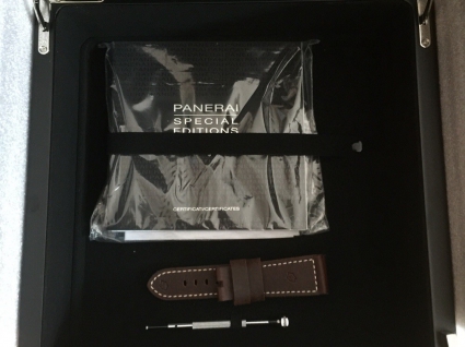 沛纳海特别版腕表系列PAM00673