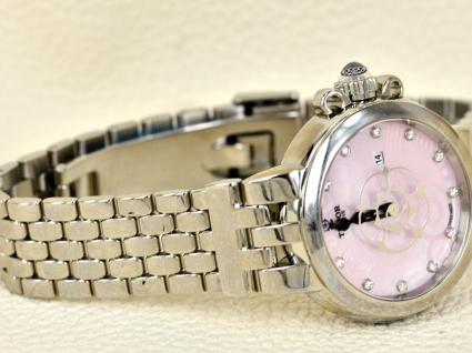 帝舵玫瑰系列35400-65740粉红色珍珠贝母盘镶钻不锈钢表带