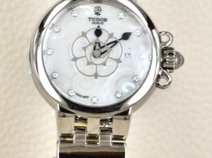 帝舵玫瑰系列35100-65710白色珍珠贝母盘镶钻不锈钢表带