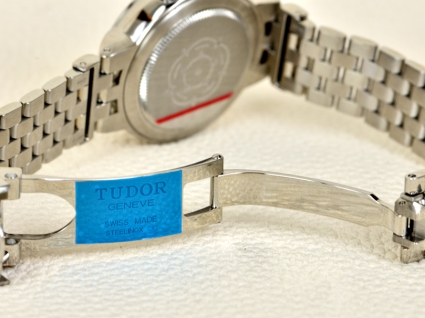 帝舵玫瑰系列35100-65710白色珍珠贝母盘镶钻不锈钢表带