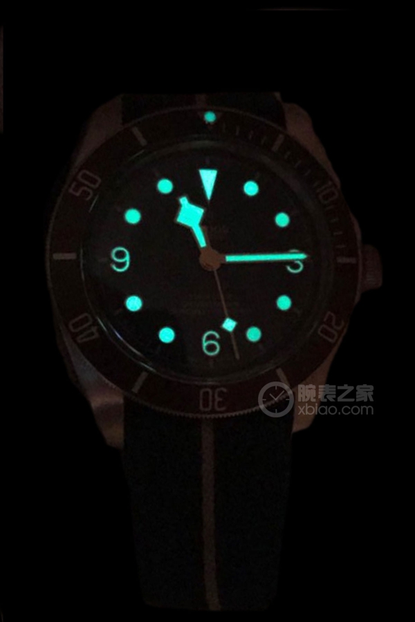 帝舵碧湾系列M79250BM-0004夜光图