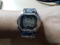 卡西欧G-SHOCK系列GMW-B5000D-1