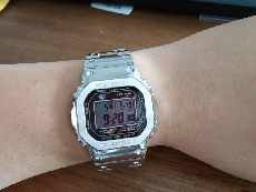 卡西欧G-SHOCK系列GMW-B5000D-1