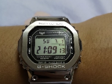 卡西欧G-SHOCK系列GMW-B5000D-1