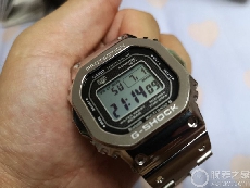 卡西欧G-SHOCK系列GMW-B5000D-1