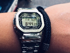 卡西欧G-SHOCK系列GMW-B5000D-1