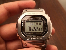 卡西欧G-SHOCK系列GMW-B5000D-1