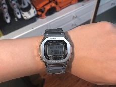 卡西欧G-SHOCK系列GMW-B5000D-1