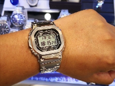 卡西欧G-SHOCK系列GMW-B5000D-1