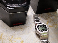 卡西欧G-SHOCK系列GMW-B5000D-1