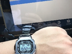 卡西欧G-SHOCK系列GMW-B5000D-1