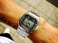 卡西欧G-SHOCK系列GMW-B5000D-1