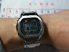 卡西欧G-SHOCK系列GMW-B5000D-1