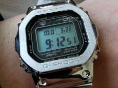 卡西欧G-SHOCK系列GMW-B5000D-1