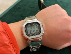 卡西欧G-SHOCK系列GMW-B5000D-1