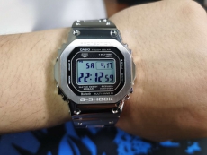 卡西欧G-SHOCK系列GMW-B5000D-1