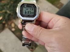 卡西欧G-SHOCK系列GMW-B5000D-1