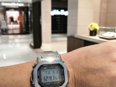 卡西欧G-SHOCK系列GMW-B5000D-1