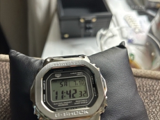 卡西欧G-SHOCK系列GMW-B5000D-1