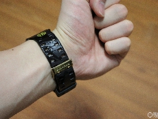 卡西欧G-SHOCK系列GA-710GB-1A