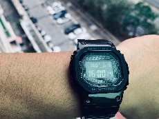 卡西欧G-SHOCK系列GMW-B5000GD-1