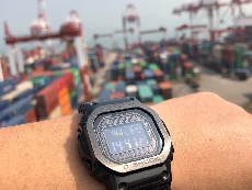 卡西欧G-SHOCK系列GMW-B5000GD-1