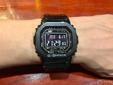 卡西欧G-SHOCK系列GMW-B5000GD-1