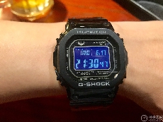 卡西欧G-SHOCK系列GMW-B5000GD-1