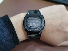 卡西欧G-SHOCK系列GMW-B5000GD-1