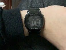 卡西欧G-SHOCK系列GMW-B5000GD-1