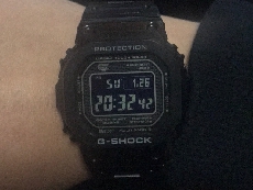 卡西欧G-SHOCK系列GMW-B5000GD-1