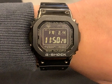 卡西欧G-SHOCK系列GMW-B5000GD-1