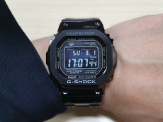 卡西欧G-SHOCK系列GMW-B5000GD-1