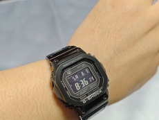 卡西欧G-SHOCK系列GMW-B5000GD-1