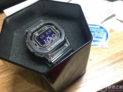 卡西欧G-SHOCK系列GMW-B5000D-1