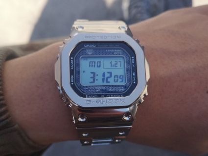 卡西欧G-SHOCK系列GMW-B5000D-1