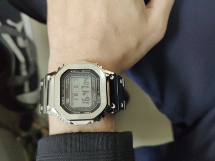 卡西欧G-SHOCK系列GMW-B5000D-1