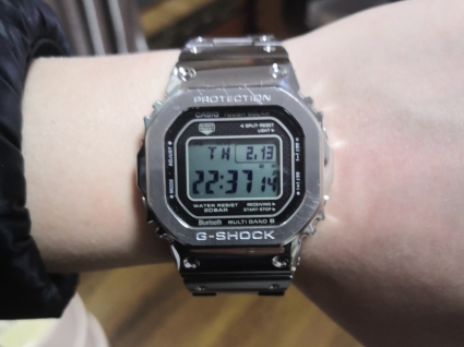 卡西欧G-SHOCK系列GMW-B5000D-1