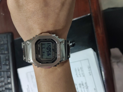 卡西欧G-SHOCK系列GMW-B5000D-1