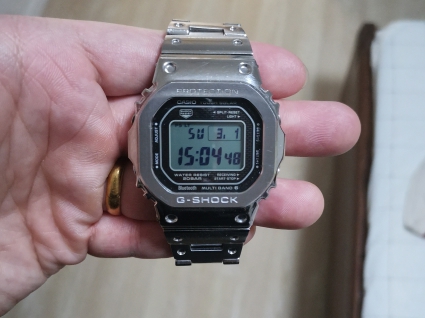 卡西欧G-SHOCK系列GMW-B5000D-1