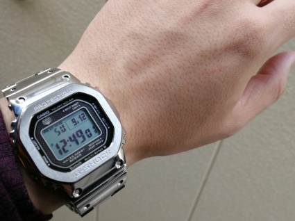 卡西欧G-SHOCK系列GMW-B5000D-1