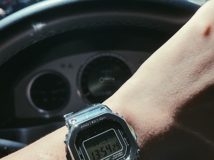 卡西欧G-SHOCK系列GMW-B5000D-1