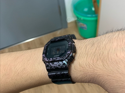卡西欧G-SHOCK系列DW-5600PM-1